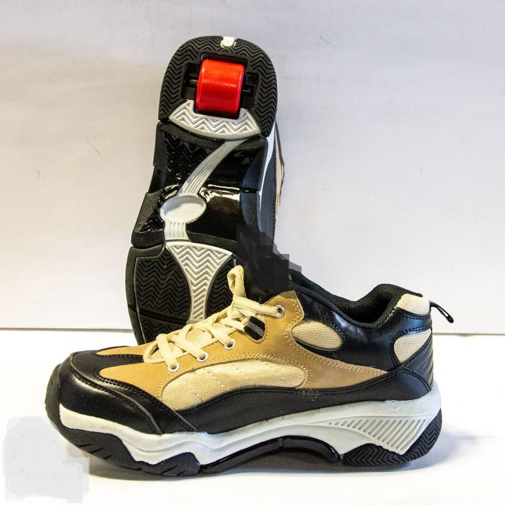 ROLLER SHOES SIZE 8